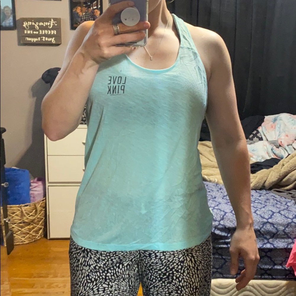 Small, laced back razor tank